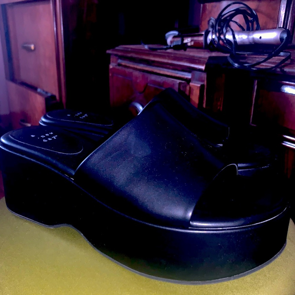 Black Clogs - Picture 3 of 5